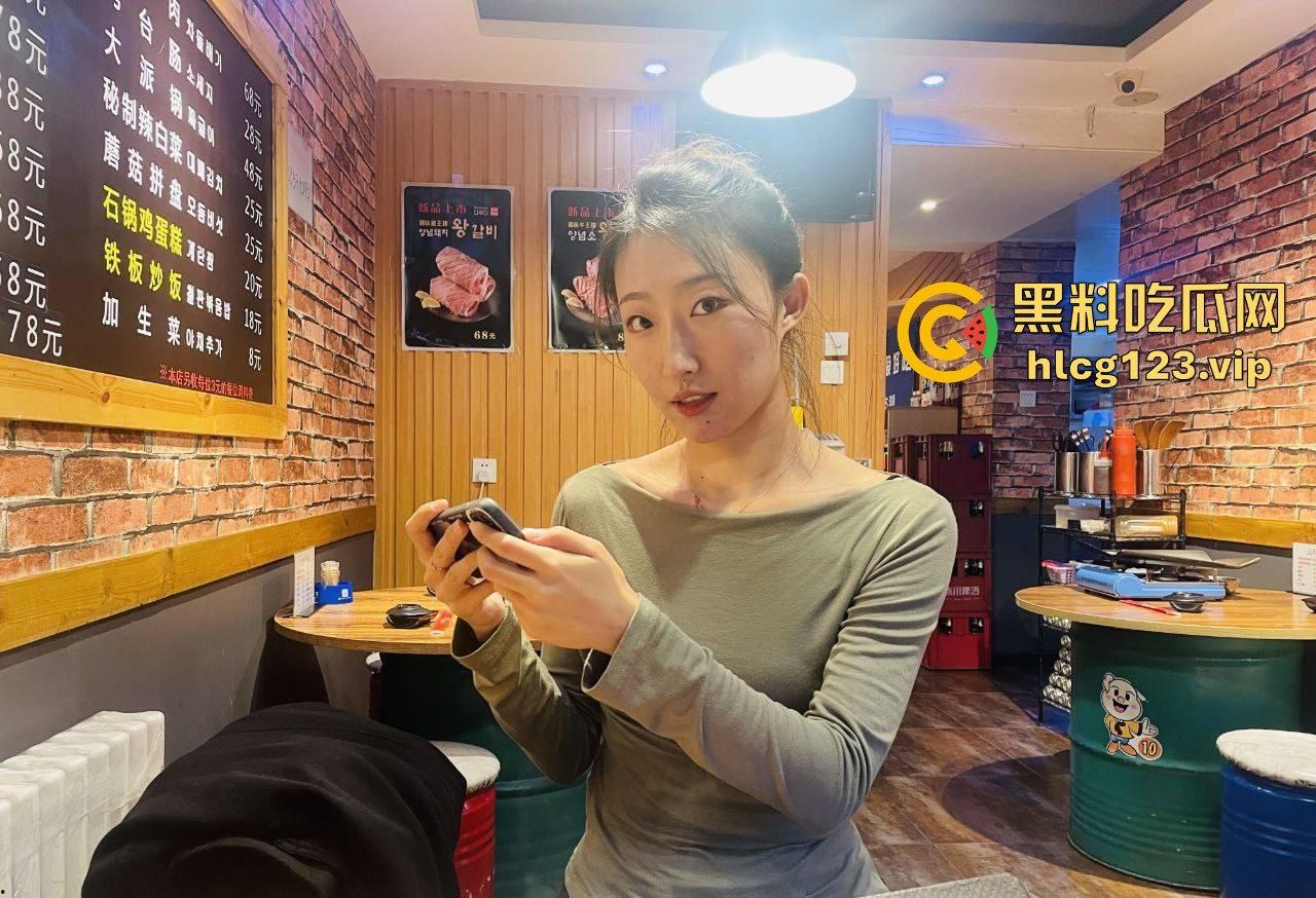 郑州情侣做爱视频意外流出！清纯妹子玩得花样百出，扶镜后入口爆还写字，骚得不要不要的！  第3张