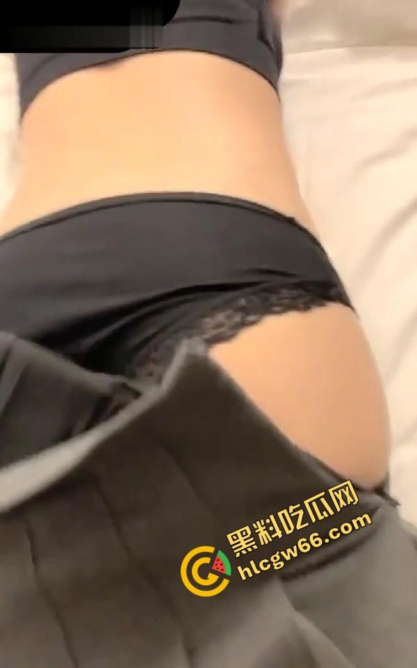 老同学聚会灌醉女同学假送回家拖进迷奸酒店，嫩洞爆草爽到腿抽筋，干得她昏头爽死床上！  第14张