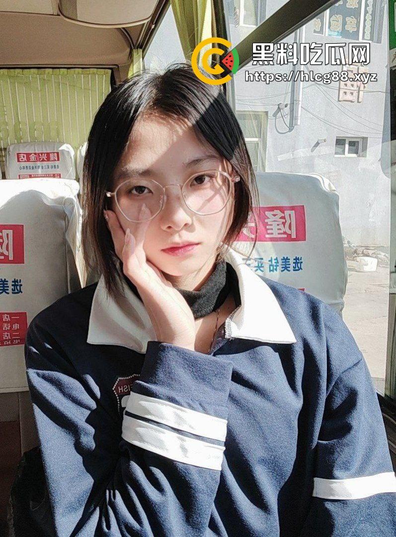 精神小妹『安萱尔』手活神技，楼道里猛搞大保健，润滑油推鸡巴爽射喷墙，手法牛逼鸡巴抖断！  第1张