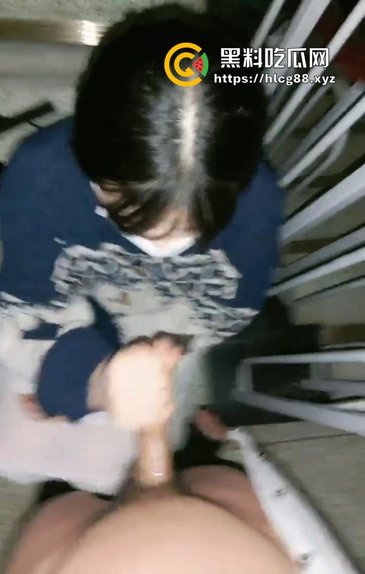 精神小妹『安萱尔』手活神技，楼道里猛搞大保健，润滑油推鸡巴爽射喷墙，手法牛逼鸡巴抖断！  第9张