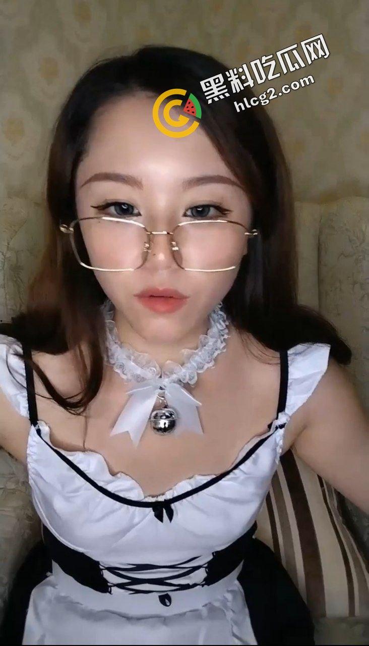 新人下海！纯骚眼镜反差婊『骚朵儿』和炮友酒店激情四射 各种爆操 超长性爱 来看看此母狗合不合格  第2张