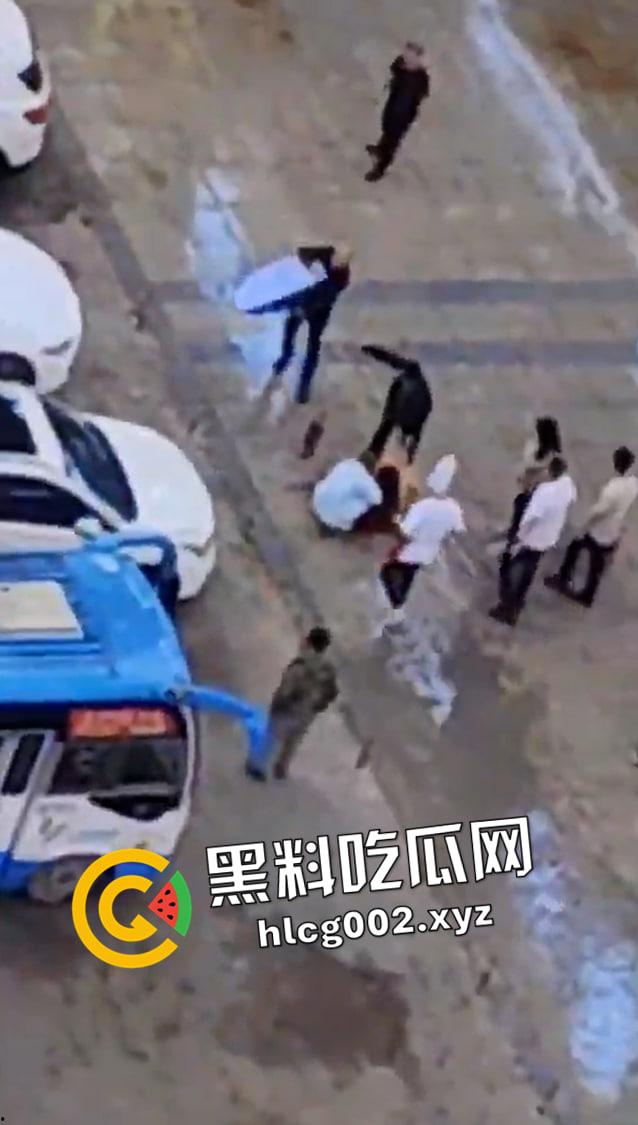 四川内江当街伤人 男子把一女人耳朵活生生割下来 血流满地 现场血腥视频流出  第7张