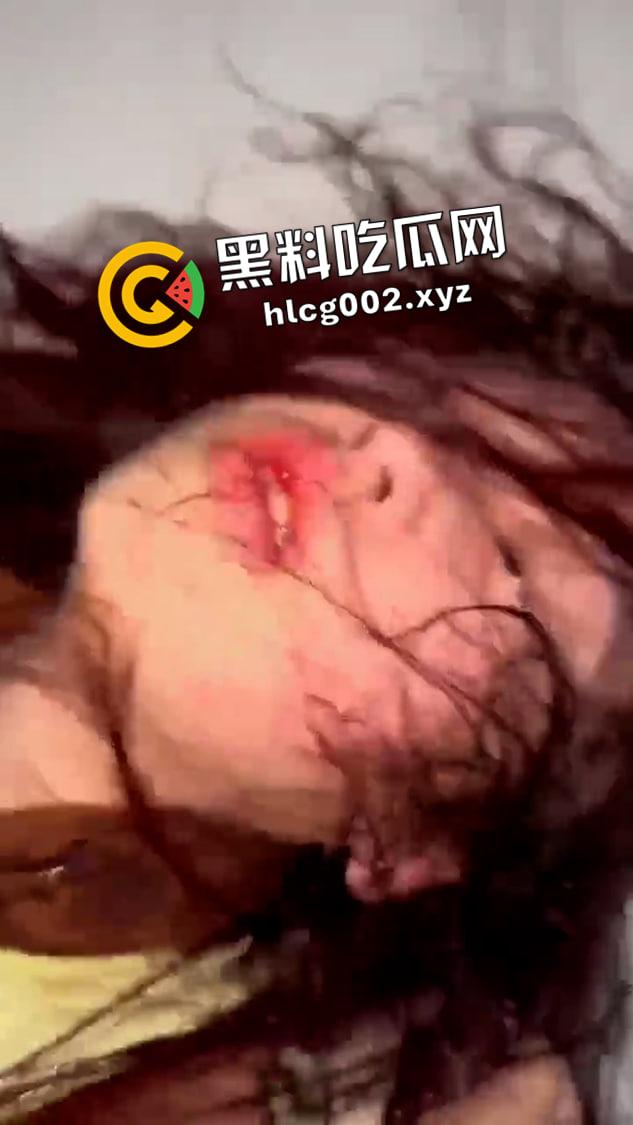 潮汕小太妹霸凌现场！打的高颜值靓妹梨花带雨 生无可恋 犹如被强奸了一样  第4张