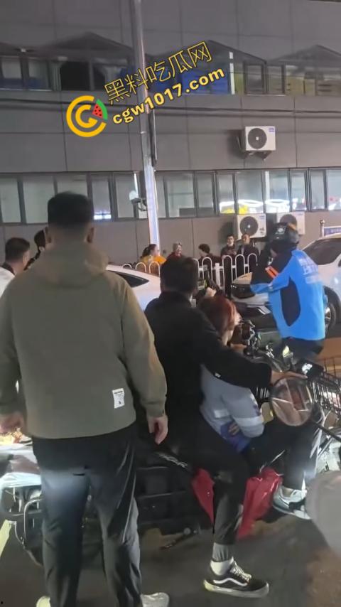 通州暴力事件震惊全城，饿了么专送外卖员突然发难，残忍刺客眼睛，现场混乱，令人毛骨悚然！  第6张