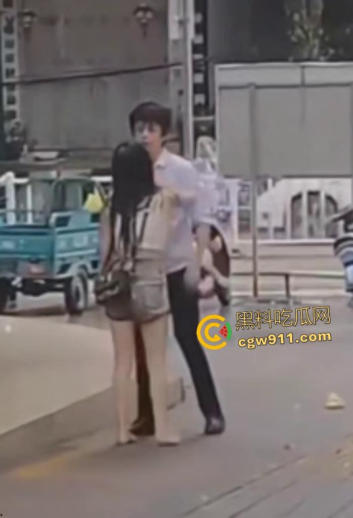 奶茶狂魔没有奶茶打男友，女子情绪崩溃狂扇男人耳光，反遭铁拳痛殴喷血，区区一杯奶茶引爆情侣互殴！  第8张