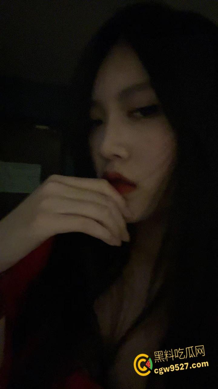 极品巨乳高三卫校女生，在宿舍偷偷自慰揉奶，偷感十足小小年纪就玩的这么刺激，嫩逼太欠操了 !  第4张