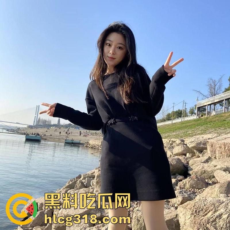 南通长腿反差婊【罗婷嘉】，细腰肥臀身材极品，分手后偷开男友家门锁，只为了追求大鸡巴的快乐！  第1张