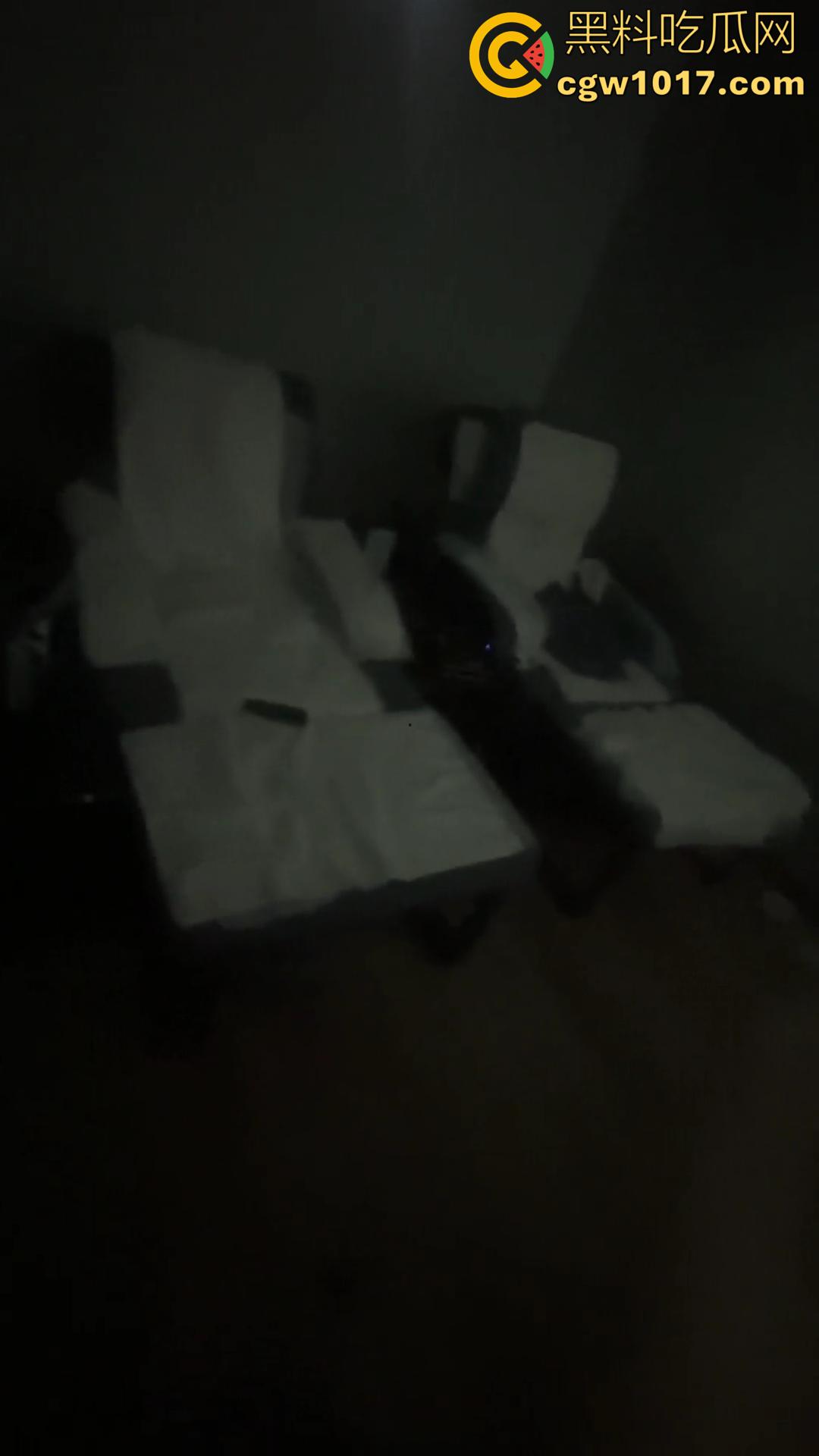 山东潍坊【赵雅婷】居然还有后续！户外露出新曝光！公园抠逼＋动车厕所口爆＋按摩店后入全记录！  第3张