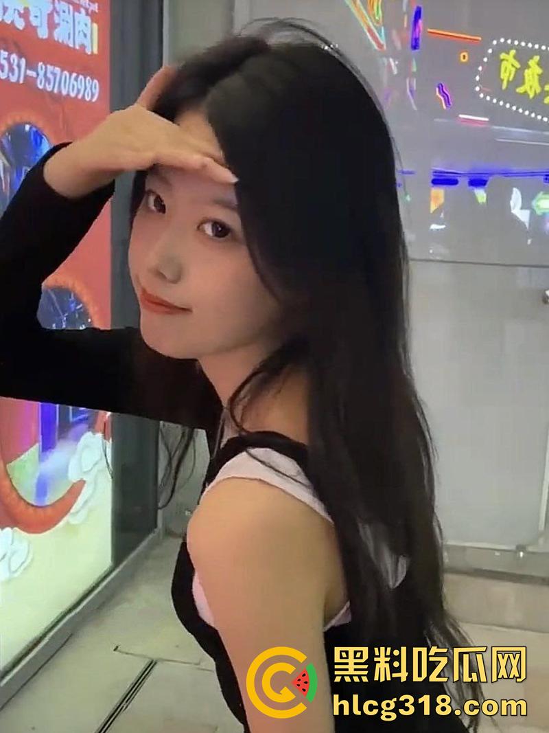 南通长腿反差婊【罗婷嘉】，细腰肥臀身材极品，分手后偷开男友家门锁，只为了追求大鸡巴的快乐！  第3张