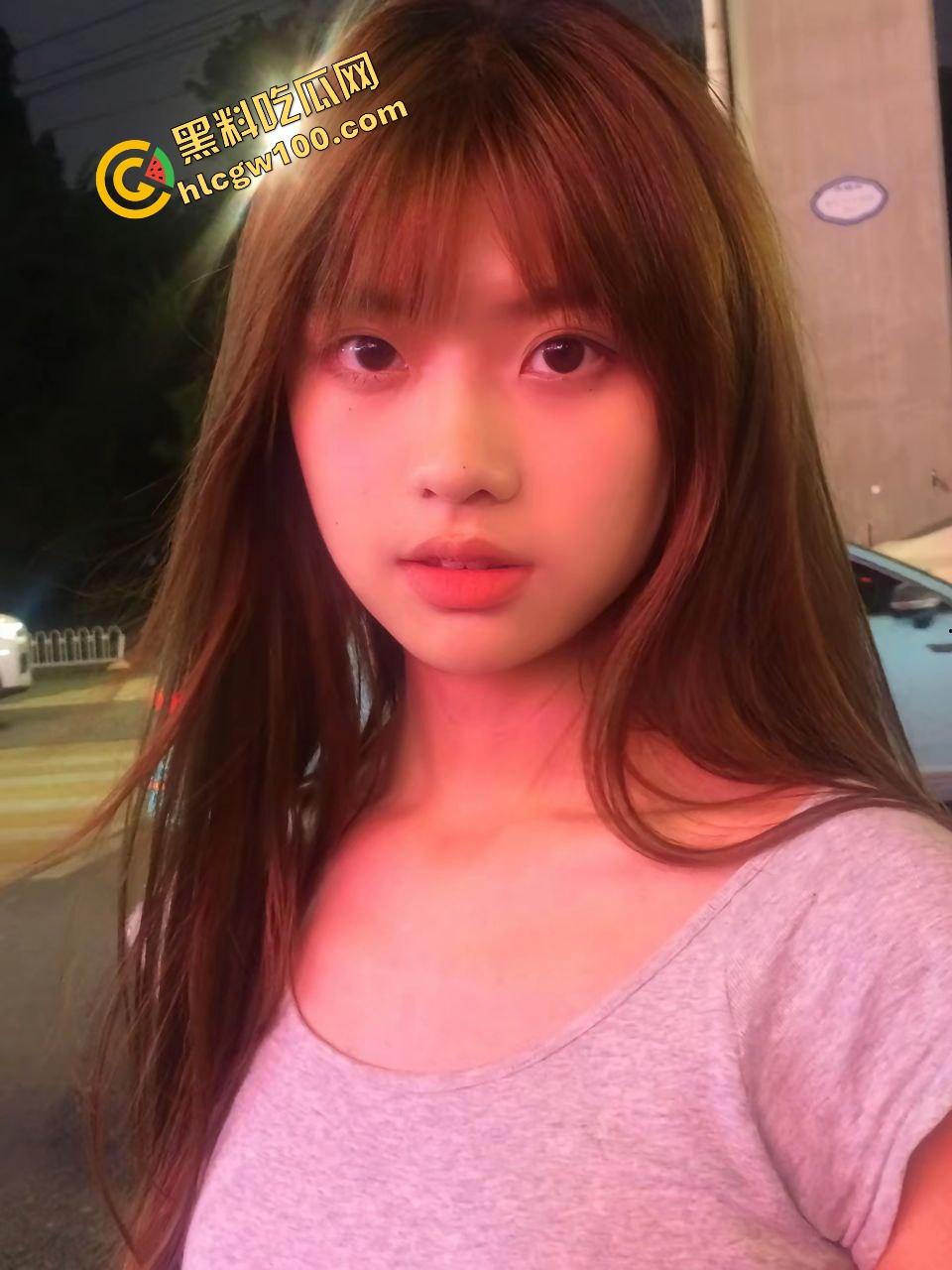 武汉职业技术学院反差骚婊【王楚茜】私底下的淫乱痴女，分手遭男友曝光骑乘性爱！独家流出！  第1张