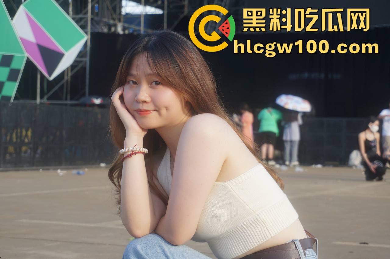 约炮微胖反差妹【周依依】性爱视频流出，肥美臀部被猛烈撞击，自动骑乘内射中出全过程堪比大片！  第1张