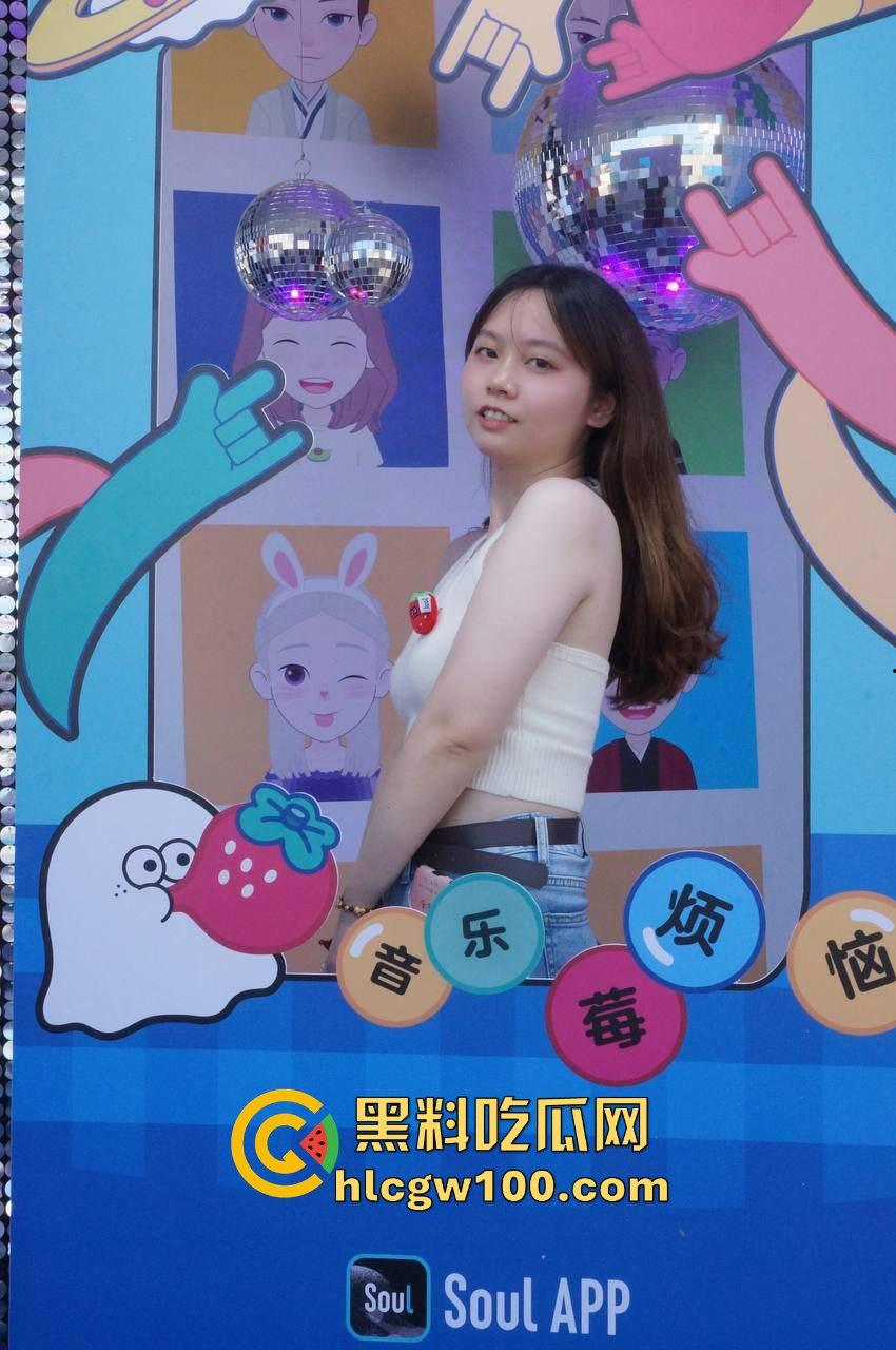 约炮微胖反差妹【周依依】性爱视频流出，肥美臀部被猛烈撞击，自动骑乘内射中出全过程堪比大片！  第16张