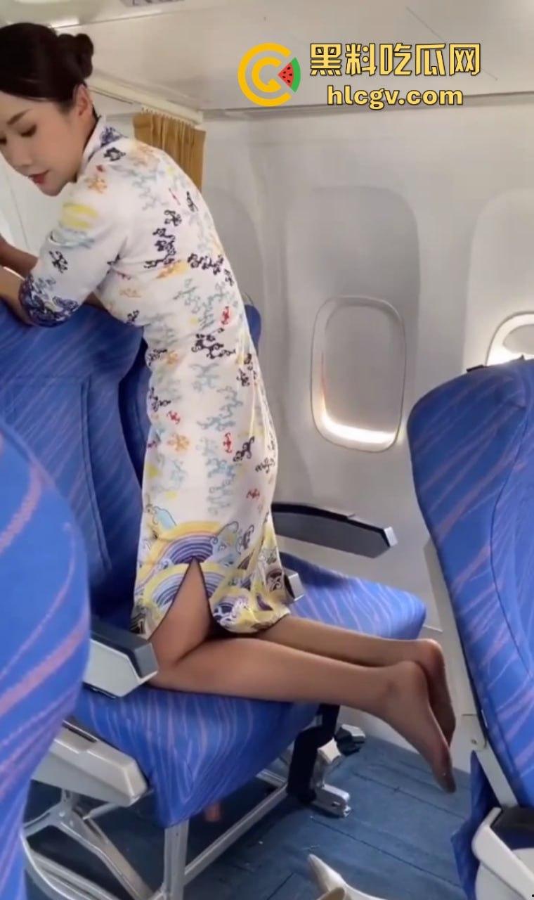 约炮航空反差空姐【刘语蕾】肉丝美腿丝袜脚 私密视频流泄  第3张