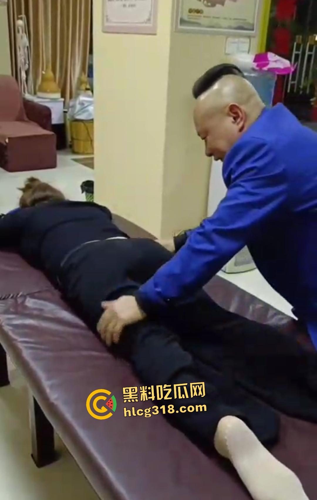 大师按摩变淫乱调教！女徒弟穿裤翘臀求按，抠逼挑逗湿透内裤，收徒还是收炮友？  第5张