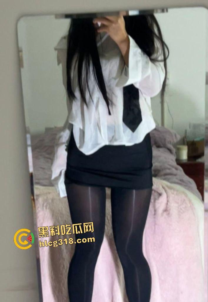 上海大学生反差婊【欧阳平】自拍勾男友，竟在户外被金主大操骚逼，高潮喷水都能给地上的蚂蚁洗澡了！  第3张