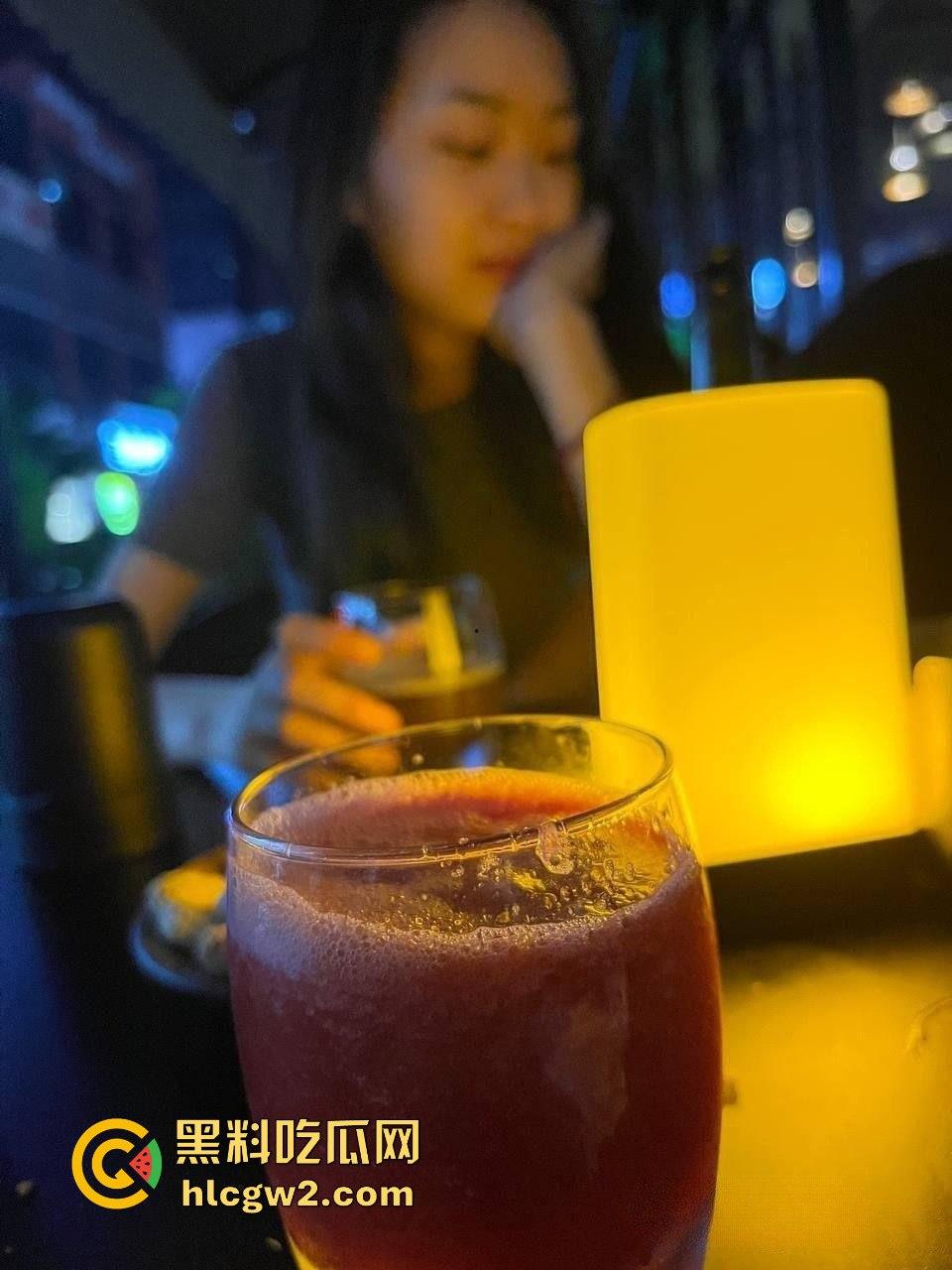 大神1300元约厦门科技信息大三学姐玩3P视频流出 有男友还敢酒吧微醺后乱来，酒店全程玩到高潮停不下来！  第17张