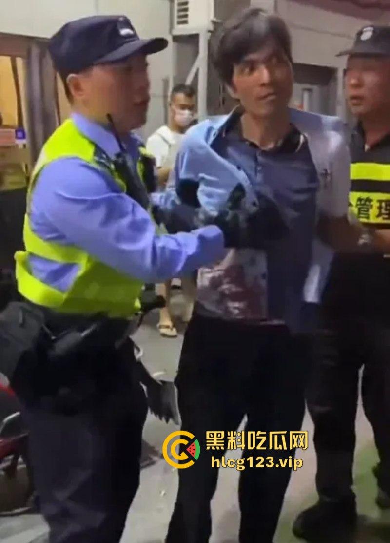 “古有双枪老太婆 现有双刀老太公”上海松江区庙前街沃尔玛商城发生随机砍人事件！目击第一现场！  第3张