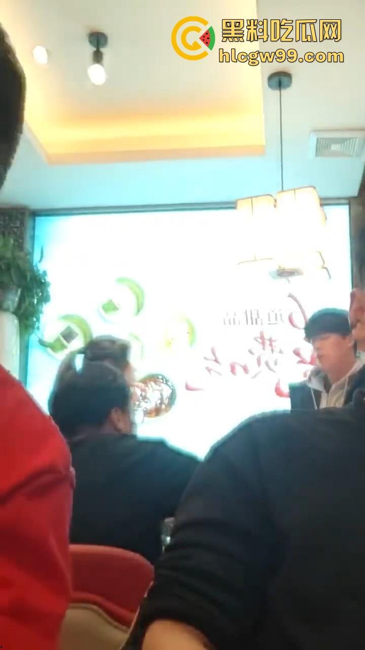 趁好兄弟出差深夜约其女友吃火锅，不料兄弟当场对质，出个差家给偷了！  第3张