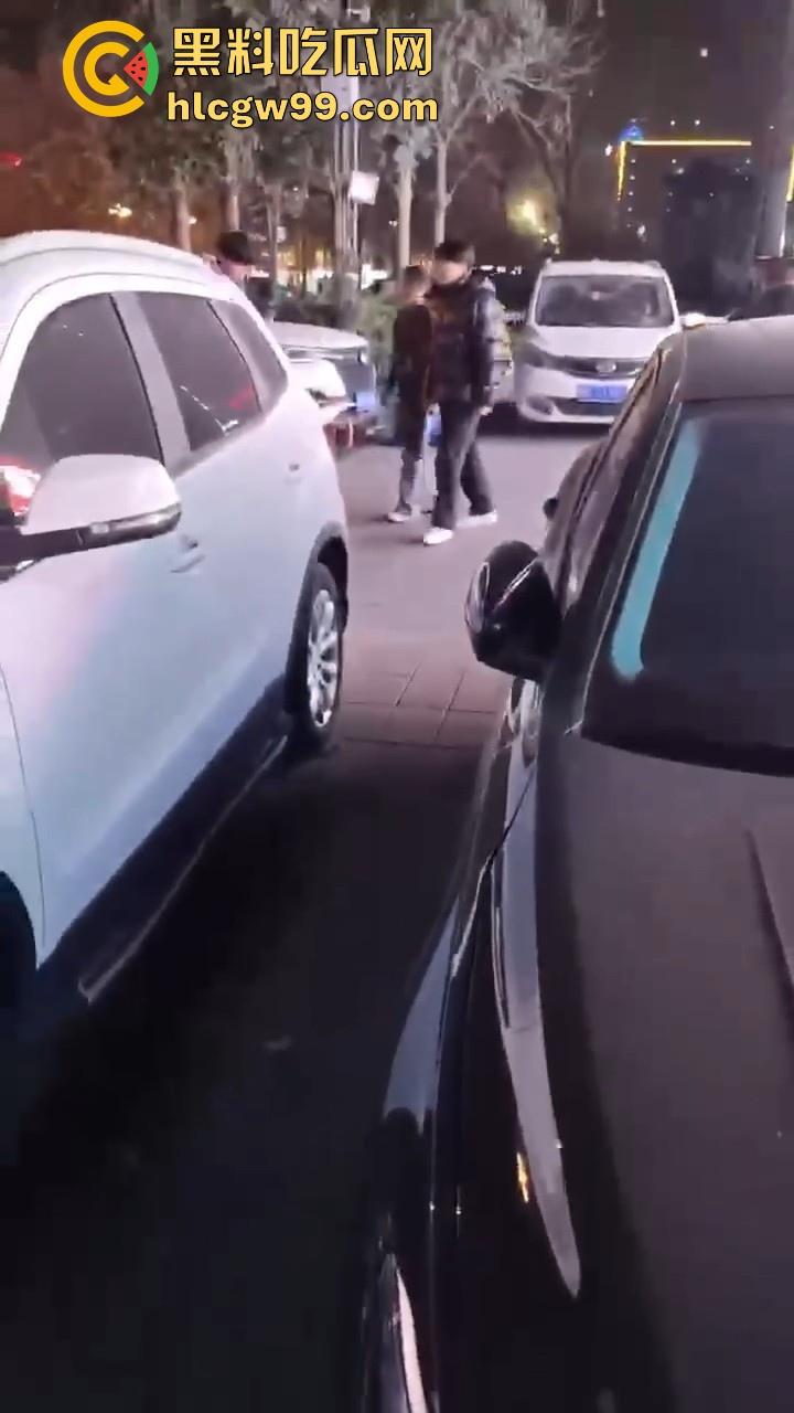 趁好兄弟出差深夜约其女友吃火锅，不料兄弟当场对质，出个差家给偷了！  第6张