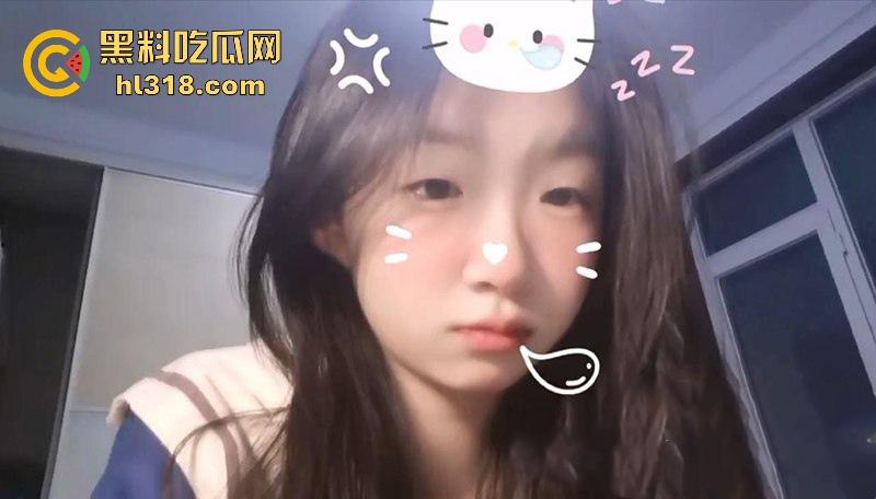 广西职业学院眼镜妹【江洁怡】自慰视频曝光，清纯嫩妹化身反差小骚逼，摸奶露穴淫荡诱惑，嫩出水了！  第4张