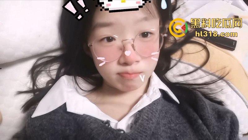 广西职业学院眼镜妹【江洁怡】自慰视频曝光，清纯嫩妹化身反差小骚逼，摸奶露穴淫荡诱惑，嫩出水了！  第5张