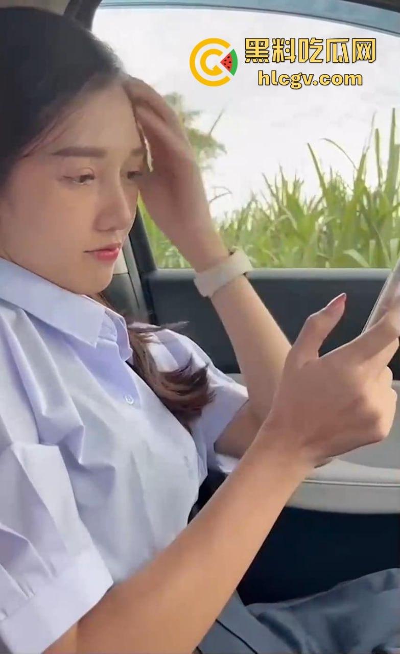 成都师范泰国留学生户外车震！23岁辣妹『莱慕尔』车里不够爽直接下车草堆打野炮，男友炫耀曝光！  第1张