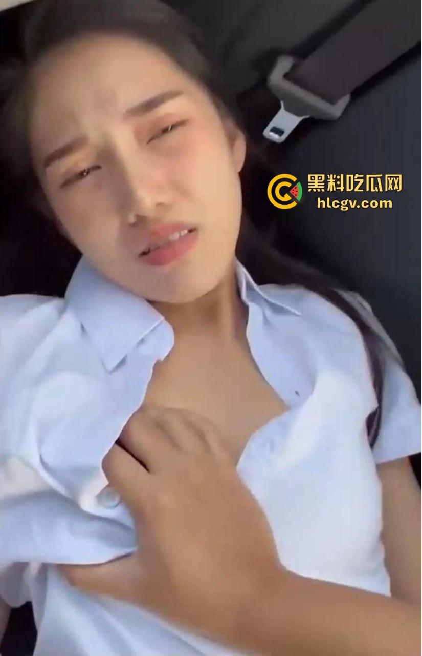 成都师范泰国留学生户外车震！23岁辣妹『莱慕尔』车里不够爽直接下车草堆打野炮，男友炫耀曝光！  第4张