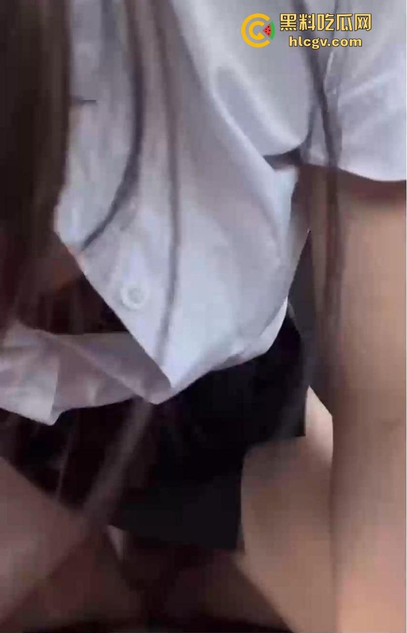 成都师范泰国留学生户外车震！23岁辣妹『莱慕尔』车里不够爽直接下车草堆打野炮，男友炫耀曝光！  第8张