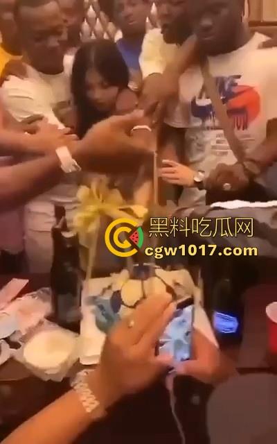 媚黑小仙女淫乱的聊天记录曝光，拿国男的钱去给洋屌花，巴西牛排勾搭黑人大屌无套猛操，各位国男醒醒吧！  第8张