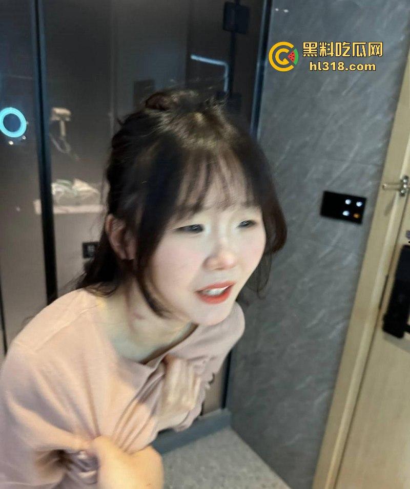 华南理工大学珠海学院超反差大一嫩妹【林卓怡】性爱视频曝光，与大龄炮友一夜两炮，骑乘榨精淫荡至极！  第1张