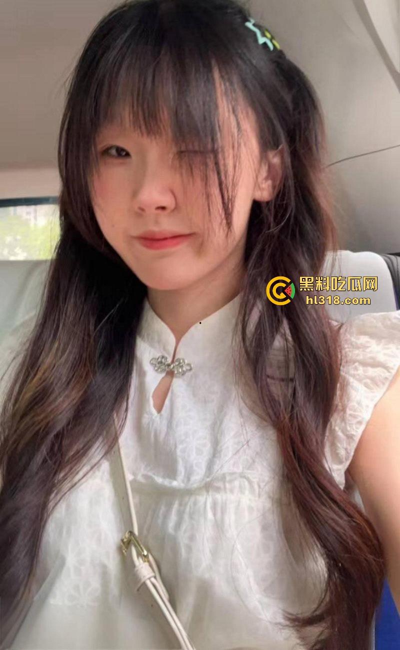 华南理工大学珠海学院超反差大一嫩妹【林卓怡】性爱视频曝光，与大龄炮友一夜两炮，骑乘榨精淫荡至极！  第2张