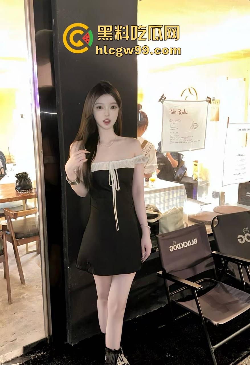 杭州嫩模『杨弈』被金主拉进卫生间手把手教学花洒灌肠，丝袜湿透还求主人继续灌，屁眼灌得鼓鼓的从屁眼喷水了！  第4张