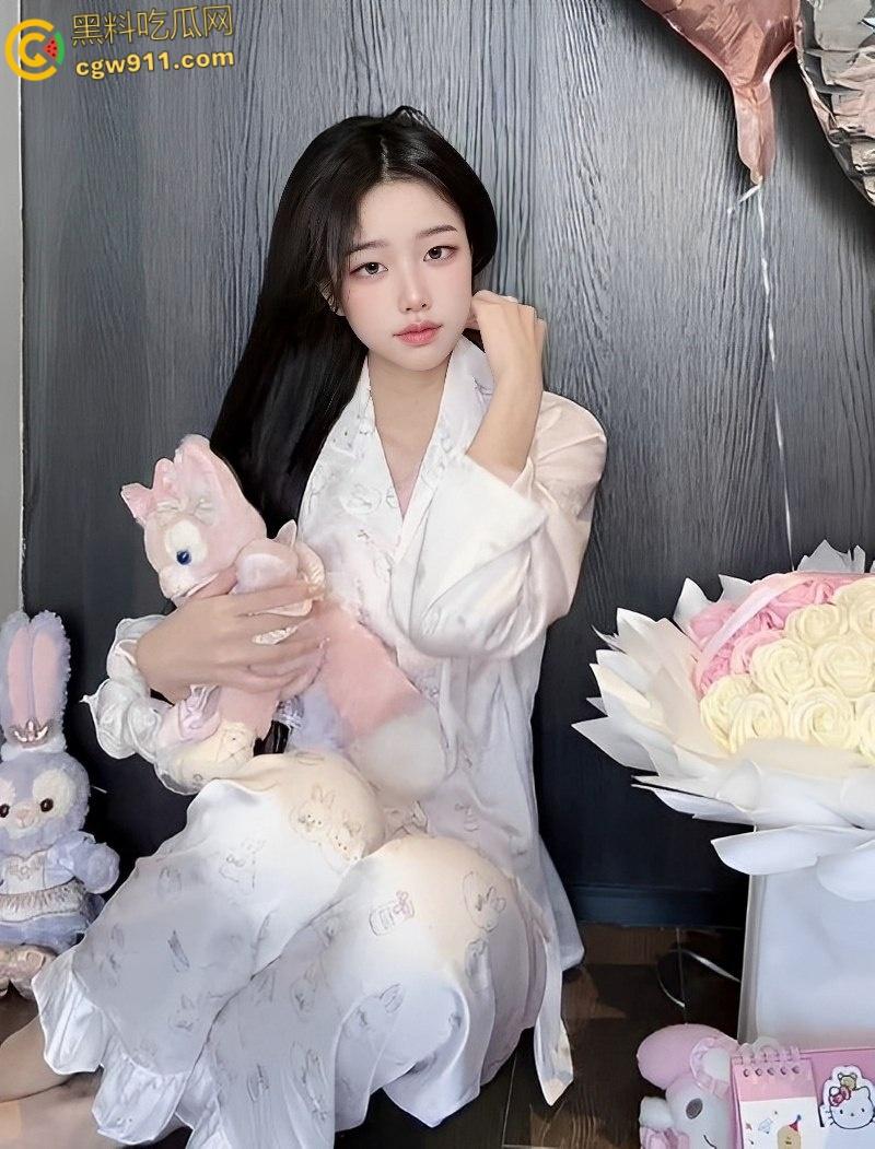 河南银行实习生【张文静】，被男友调教成淫骚母狗，情趣婚纱深喉口爆，露脸自慰SM束缚，玩法超淫！  第2张