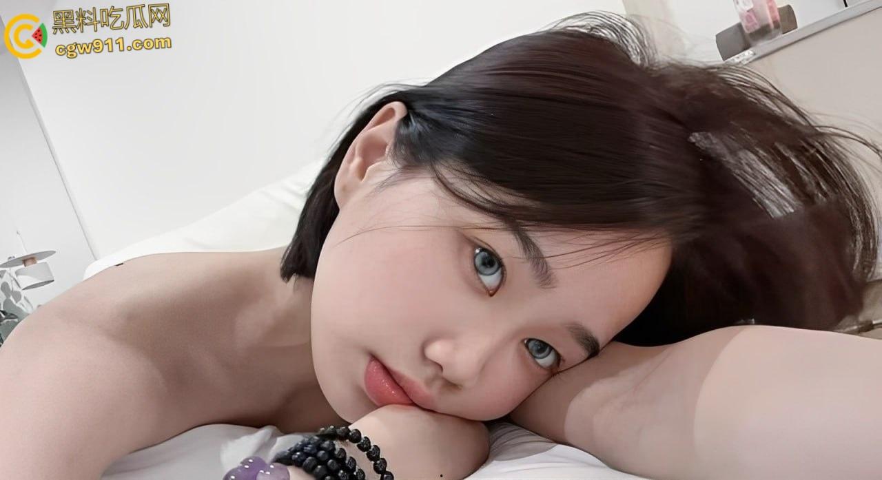 河南银行实习生【张文静】，被男友调教成淫骚母狗，情趣婚纱深喉口爆，露脸自慰SM束缚，玩法超淫！  第3张