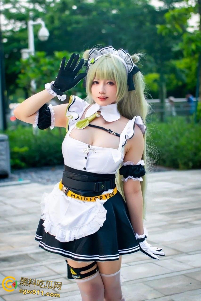 推特极品嫩妹【荒井喵喵】，甜美长相火辣身材，透明旗袍抖奶热舞， 吊带灰丝揉奶诱惑，这颜值和身材都够撸一发了！  第1张