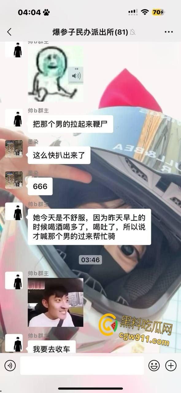 重庆江北机车张雪500，120码高速压弯失败，直接撞的到处乱飞，一个躺板板一个挂在杆子上，太惨了 。  第2张