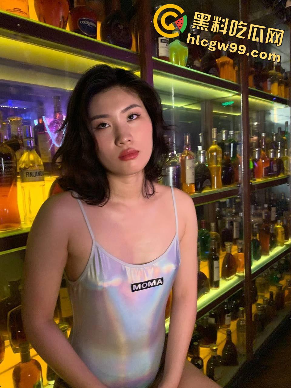 推特骚逼模特【Y小姐】御姐颜值细腰肥臀，套着狗链调教后入猛操蜜桃臀水声潺潺  第1张