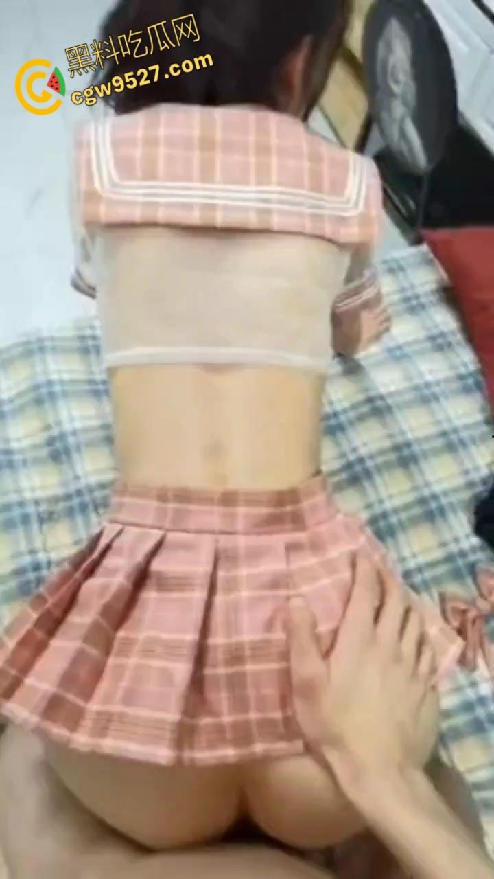 杭州清纯嫩妹【吴雨萌】，废物男友想上却硬不起来，细狗疲软只能脖子种草莓，好逼又被糟蹋了 !  第7张