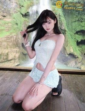 上海高颜值御姐【赵琳娜】，为旅行竟卖身援交，跟金主玩3P调教，黑丝美乳跪地口交，被各种姿势打桩爆操 ！  第1张