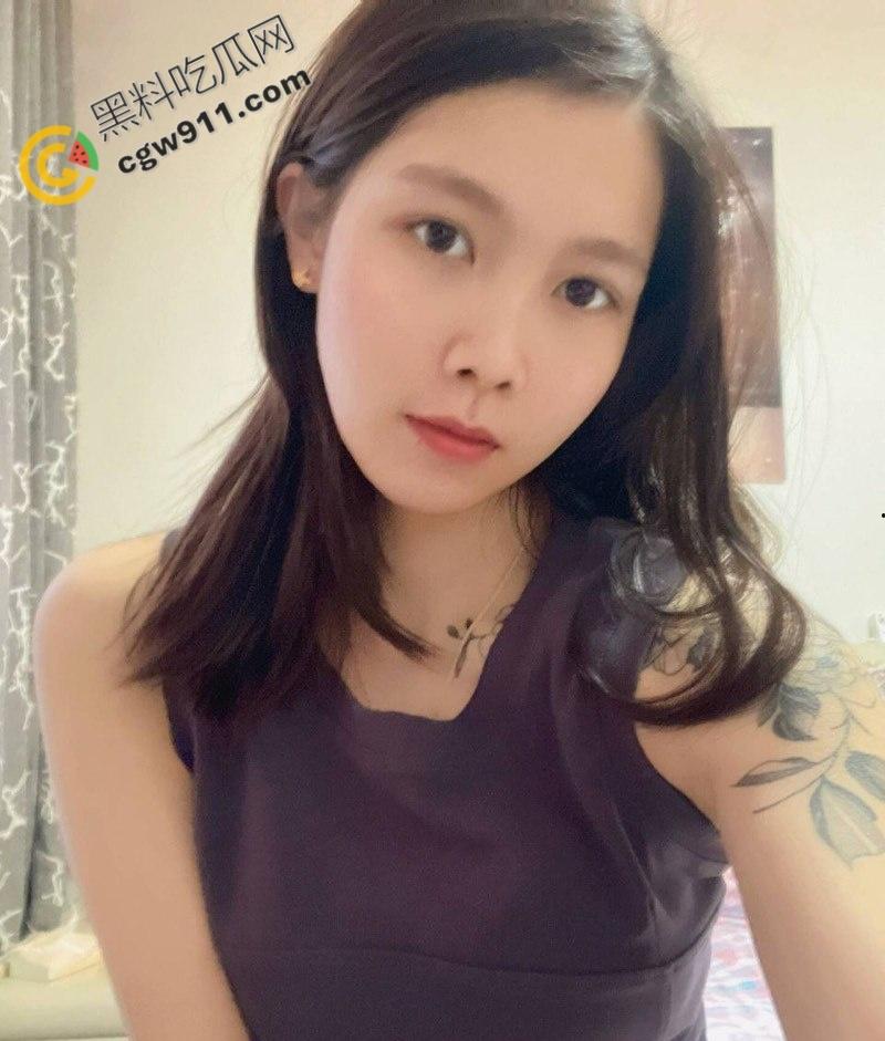 陕西魅惑艳妻【钟玲】婚纱照下纵情欢愉，与炮友裸聊，极品美乳翘臀，丰满胴体挑逗众生  第1张