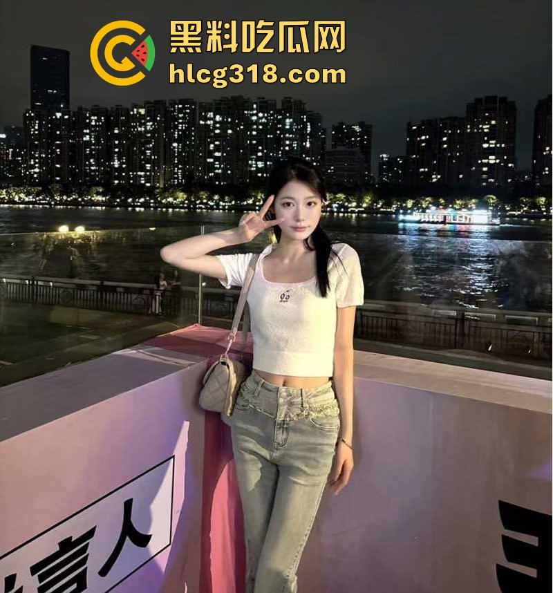 学校厕拍大神冒死偷拍! 极品高颜值校园女神 竟和学长厕所偷情 在简陋肮脏的公厕隔间啪啪!  第1张