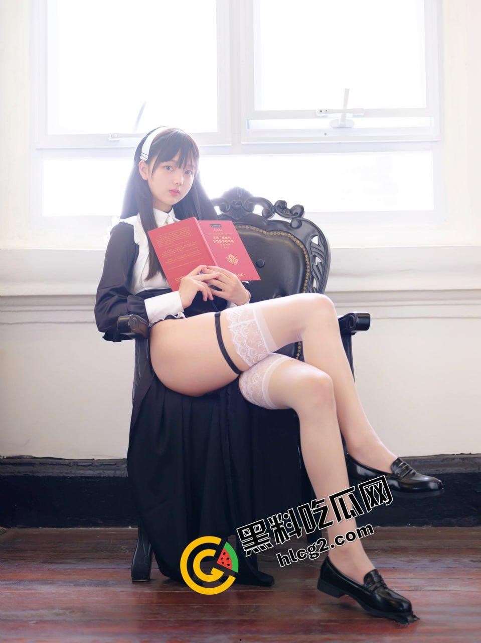 顶级网红罕见私拍 微博纯天然治愈系清纯美女 赤西夜夜 万元定制 露脸露点上演修女的诱惑  第2张