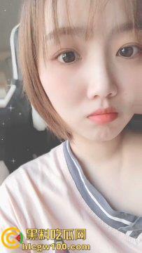 长沙反差母狗【余美婷】老公不在家性瘾犯了，被网调拍摄各种视频照片，这嫩乳肥臀真的看的带劲  第3张