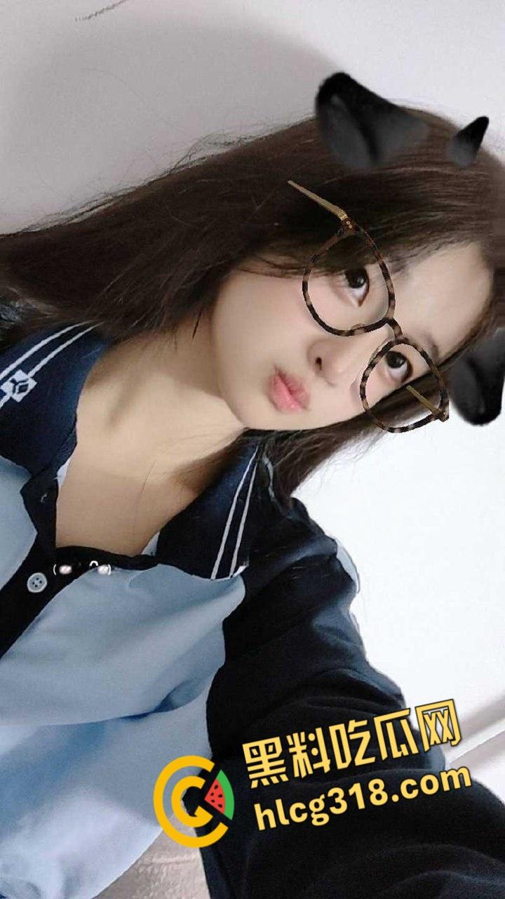 推特童颜美乳【为主而生】，清纯校园嫩妹，没想到有一对大奶子，翘臀被各种姿势无套内射！  第1张