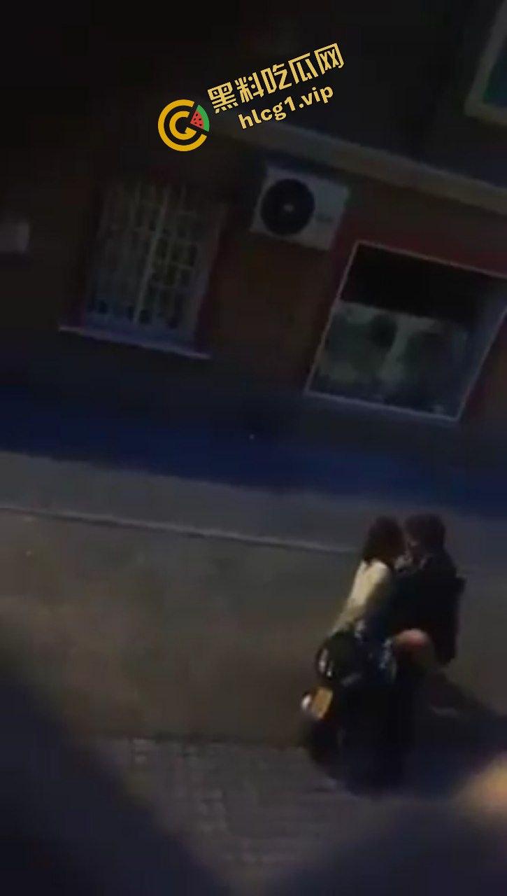 车震自拍偷拍大合集！不是酒店订不起 而是车上更有性价比！全程刺激！  第3张