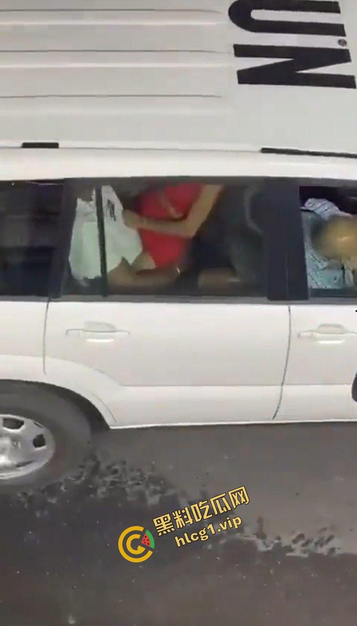 车震自拍偷拍大合集！不是酒店订不起 而是车上更有性价比！全程刺激！  第4张