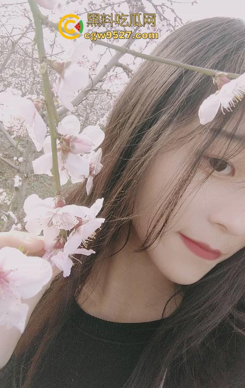 江南大学甜美女大【廖夏晴】小美遇人不淑跟绿帽渣男激情视频泄露，翘臀高抬跪床求操，淫水喷涌尽显狂野！  第1张