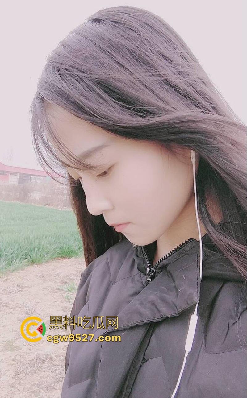 江南大学甜美女大【廖夏晴】小美遇人不淑跟绿帽渣男激情视频泄露，翘臀高抬跪床求操，淫水喷涌尽显狂野！  第3张