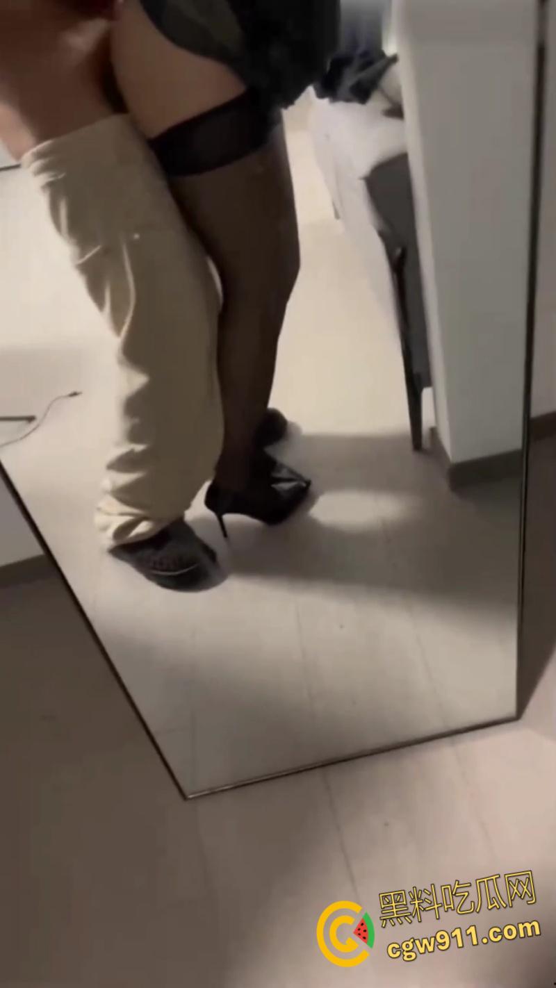 迷奸女儿包臀裙黑丝老师，春药上头高跟鞋跪地口交，翘臀母狗被无套内射，人民教师也一样骚！  第4张