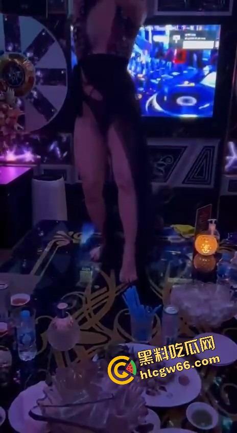 越南胡志明夜生活太踏马炸裂了，泳池开群P裸体派对，美女骚得把逼塞你嘴里，根本不讲武德！  第5张